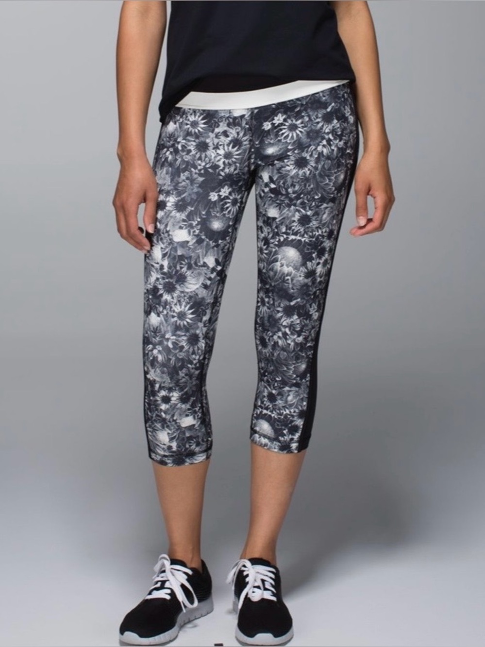 Lululemon Up The Pace Crop Flowabunga Black Angel Wing / Black